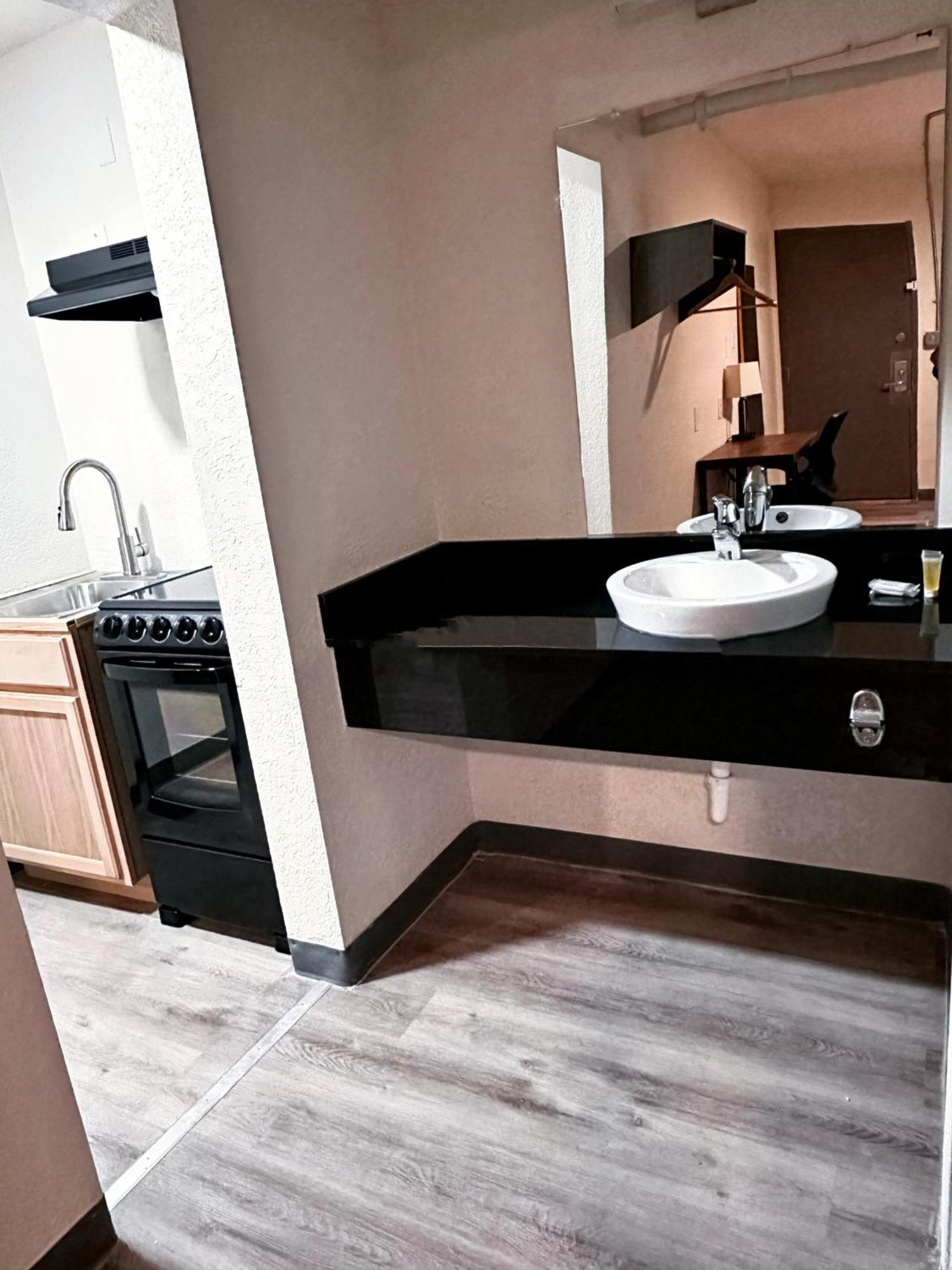 Studio City Suites, A Travelodge By Wyndham Texarkana Esterno foto